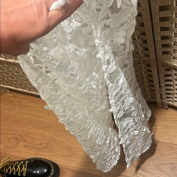 Elegant White Lace Maxi Dress - Picture 4 of 8